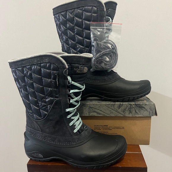 The North Face Thermoball Utility Boot 9.5 - Picture 2 of 4